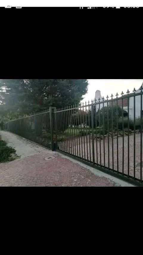 Spear-Top Palisade Fence